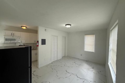 Commercial property in Miami, Florida 111.67 sq.m. № 2263318 - photo 7