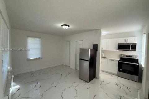 Commercial property in Miami, Florida 111.67 sq.m. № 2263318 - photo 3