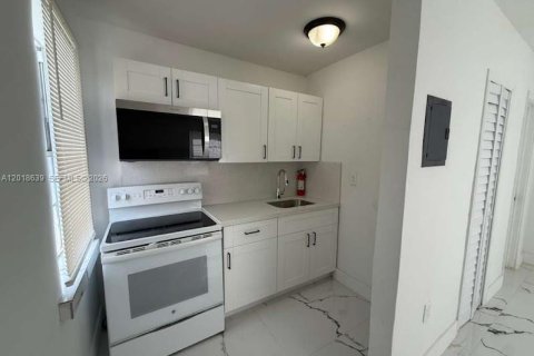 Commercial property in Miami, Florida 111.67 sq.m. № 2263318 - photo 9