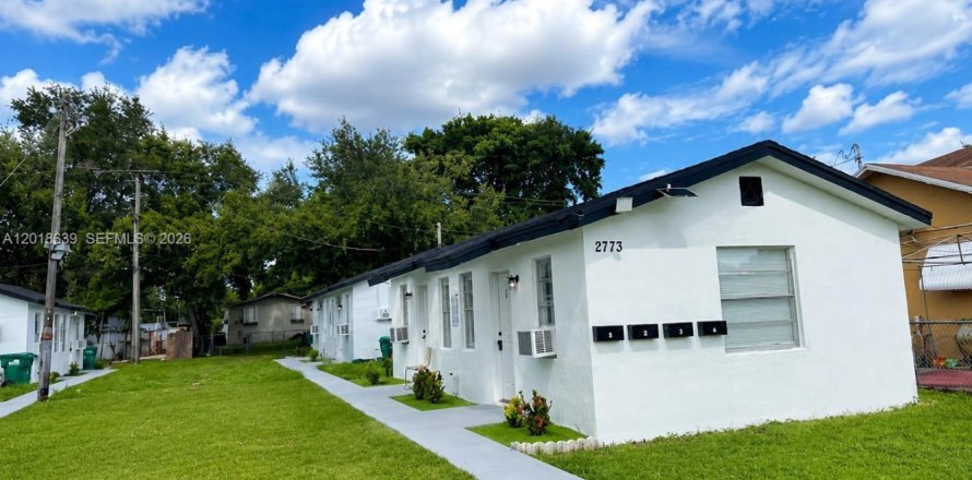 Commercial property in Miami, Florida 111.67 sq.m. № 2263318