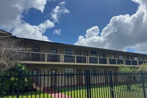 Condominio en alquiler en Miami, Florida, 1 dormitorio, 49.52 m2 № 2050057 - foto 2