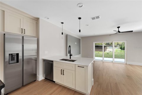 Villa ou maison à vendre à Sanford, Floride: 4 chambres, 186.27 m2 № 2124869 - photo 6