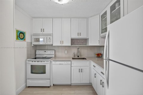 Condo in Margate, Florida, 1 bedroom  № 1971428 - photo 15