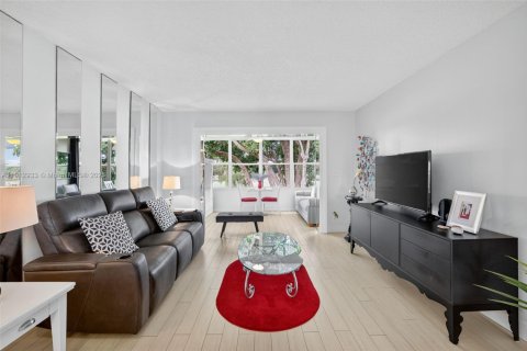 Condo in Margate, Florida, 1 bedroom  № 1971428 - photo 3