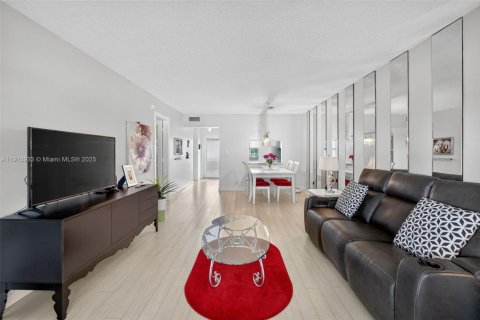 Condo in Margate, Florida, 1 bedroom  № 1971428 - photo 12