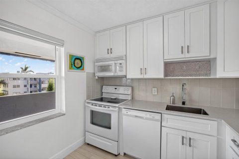 Condo in Margate, Florida, 1 bedroom  № 1971428 - photo 14