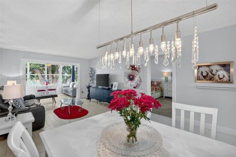 Condo in Margate, Florida, 1 bedroom  № 1971428 - photo 2