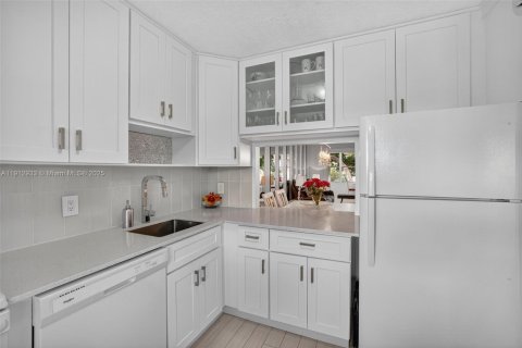 Condo in Margate, Florida, 1 bedroom  № 1971428 - photo 16