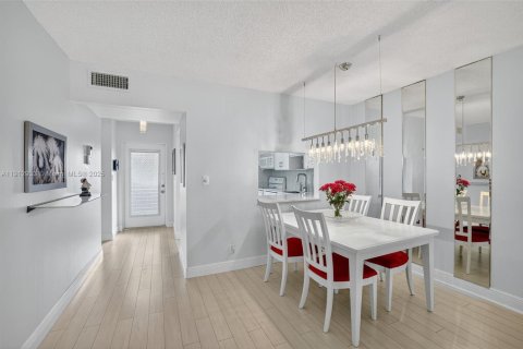 Condo in Margate, Florida, 1 bedroom  № 1971428 - photo 13