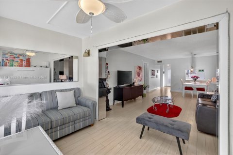 Condo in Margate, Florida, 1 bedroom  № 1971428 - photo 10