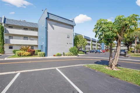 Condo in Margate, Florida, 1 bedroom  № 1971428 - photo 28