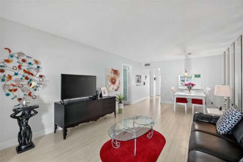 Condo in Margate, Florida, 1 bedroom  № 1971428 - photo 11