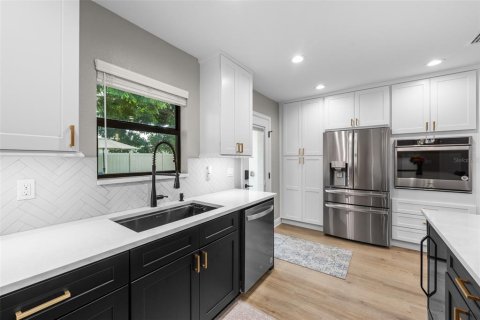 House in Saint Petersburg, Florida 3 bedrooms, 158.86 sq.m. № 1904713 - photo 14