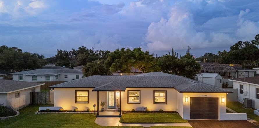 Villa ou maison à Saint Petersburg, Floride 3 chambres, 158.86 m2 № 1904713