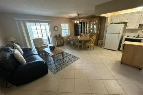 Condominio en venta en Tamarac, Florida, 2 dormitorios, 87.33 m2 № 2065728 - foto 4