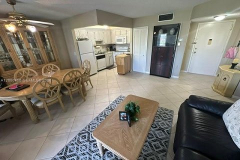 Condominio en venta en Tamarac, Florida, 2 dormitorios, 87.33 m2 № 2065728 - foto 5