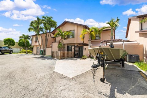 Copropriété à vendre à Hialeah Gardens, Floride: 4 chambres, 120.4 m2 № 2072671 - photo 5