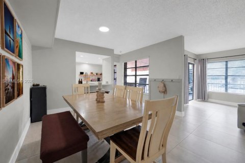 Copropriété à vendre à Hialeah Gardens, Floride: 4 chambres, 120.4 m2 № 2072671 - photo 16