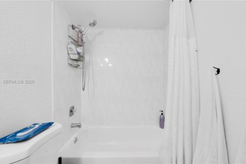 Copropriété à vendre à Hialeah Gardens, Floride: 4 chambres, 120.4 m2 № 2072671 - photo 26