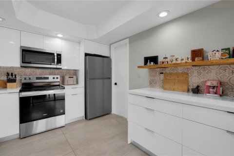 Copropriété à vendre à Hialeah Gardens, Floride: 4 chambres, 120.4 m2 № 2072671 - photo 17