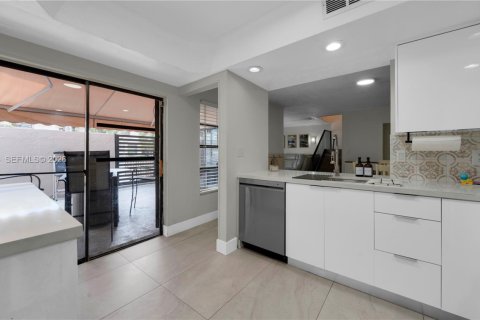 Copropriété à vendre à Hialeah Gardens, Floride: 4 chambres, 120.4 m2 № 2072671 - photo 20