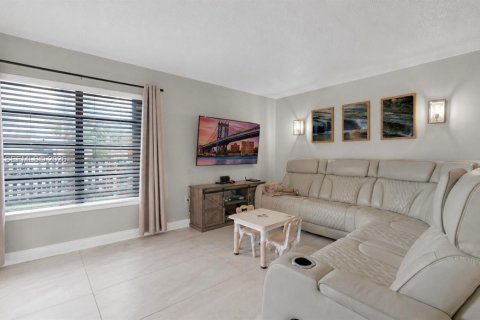 Copropriété à vendre à Hialeah Gardens, Floride: 4 chambres, 120.4 m2 № 2072671 - photo 10