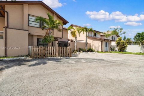 Copropriété à vendre à Hialeah Gardens, Floride: 4 chambres, 120.4 m2 № 2072671 - photo 7