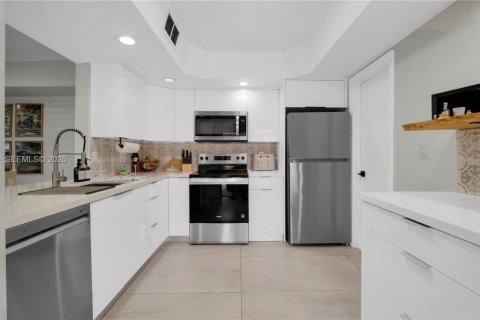Copropriété à vendre à Hialeah Gardens, Floride: 4 chambres, 120.4 m2 № 2072671 - photo 18