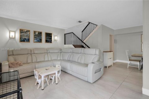 Copropriété à vendre à Hialeah Gardens, Floride: 4 chambres, 120.4 m2 № 2072671 - photo 8