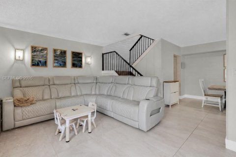 Copropriété à vendre à Hialeah Gardens, Floride: 4 chambres, 120.4 m2 № 2072671 - photo 9