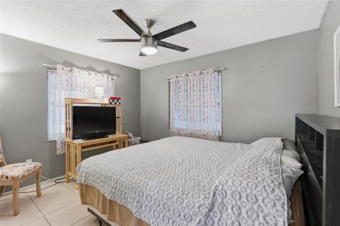 House in Port Charlotte, Florida 3 bedrooms, 180.04 sq.m. № 2101805 - photo 23
