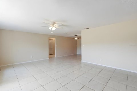 House in Port Charlotte, Florida 3 bedrooms, 180.04 sq.m. № 2101805 - photo 9