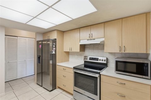 House in Port Charlotte, Florida 3 bedrooms, 180.04 sq.m. № 2101805 - photo 16