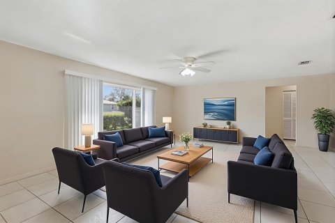 House in Port Charlotte, Florida 3 bedrooms, 180.04 sq.m. № 2101805 - photo 6