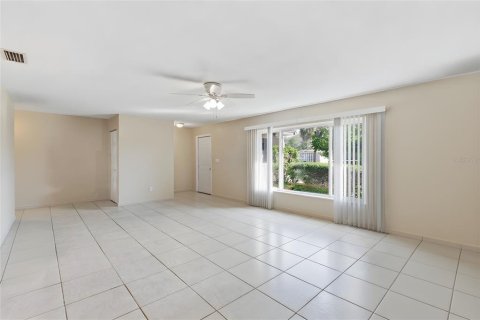 House in Port Charlotte, Florida 3 bedrooms, 180.04 sq.m. № 2101805 - photo 11