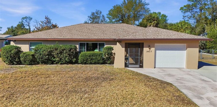 House in Port Charlotte, Florida 3 bedrooms, 180.04 sq.m. № 2101805