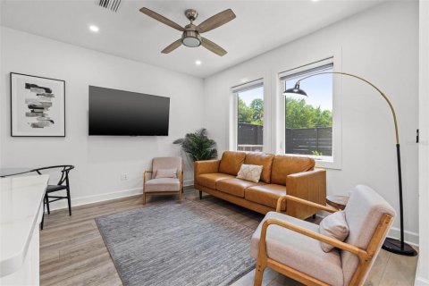 Townhouse in Tampa, Florida 3 bedrooms, 114.46 sq.m. № 1551652 - photo 9