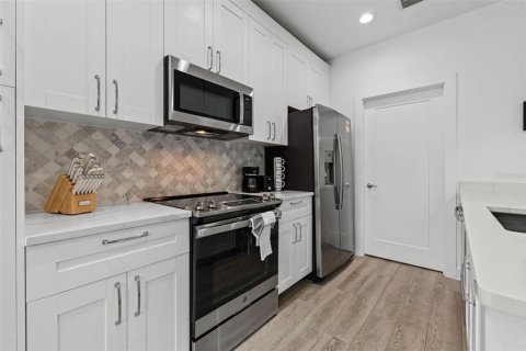 Townhouse in Tampa, Florida 3 bedrooms, 114.46 sq.m. № 1551652 - photo 16