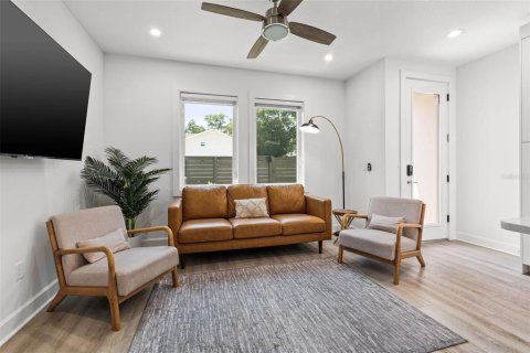 Townhouse in Tampa, Florida 3 bedrooms, 114.46 sq.m. № 1551652 - photo 10