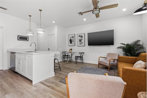 Townhouse in Tampa, Florida 3 bedrooms, 114.46 sq.m. № 1551652 - photo 8
