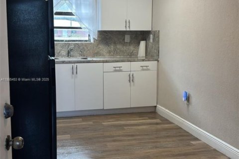 Copropriété à louer à North Miami Beach, Floride: 2 chambres, 82.78 m2 № 1931728 - photo 5