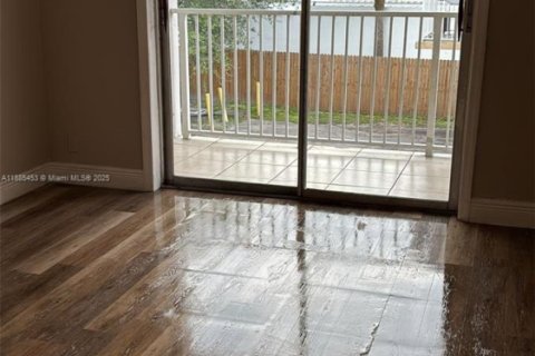 Copropriété à louer à North Miami Beach, Floride: 2 chambres, 82.78 m2 № 1931728 - photo 3