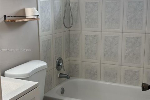 Copropriété à louer à North Miami Beach, Floride: 2 chambres, 82.78 m2 № 1931728 - photo 6