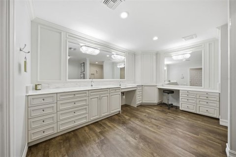 House in Tampa, Florida 3 bedrooms, 249.35 sq.m. № 2345611 - photo 18