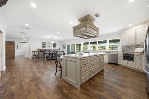 House in Tampa, Florida 3 bedrooms, 249.35 sq.m. № 2345611 - photo 11