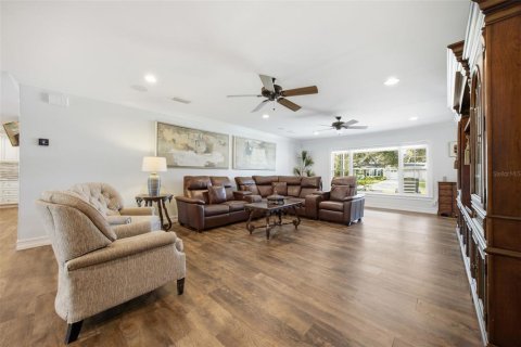 House in Tampa, Florida 3 bedrooms, 249.35 sq.m. № 2345611 - photo 6