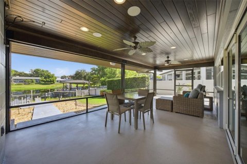 House in Tampa, Florida 3 bedrooms, 249.35 sq.m. № 2345611 - photo 30