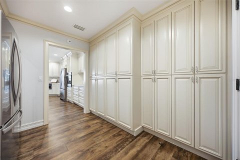 House in Tampa, Florida 3 bedrooms, 249.35 sq.m. № 2345611 - photo 28