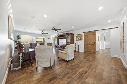 House in Tampa, Florida 3 bedrooms, 249.35 sq.m. № 2345611 - photo 12