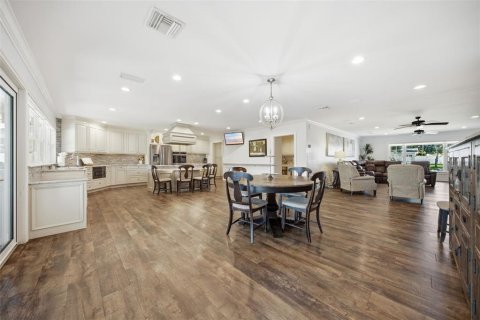 House in Tampa, Florida 3 bedrooms, 249.35 sq.m. № 2345611 - photo 9